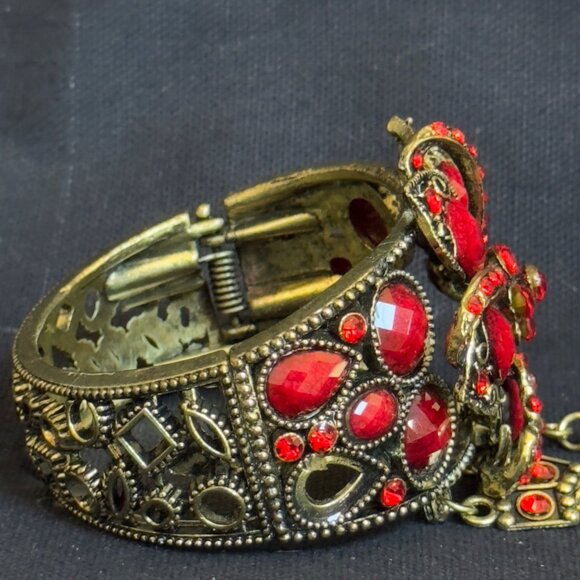 Antique-Style Red Crystal Bracelet With Dangling Charm & Attached Ring - Picture 5 of 10